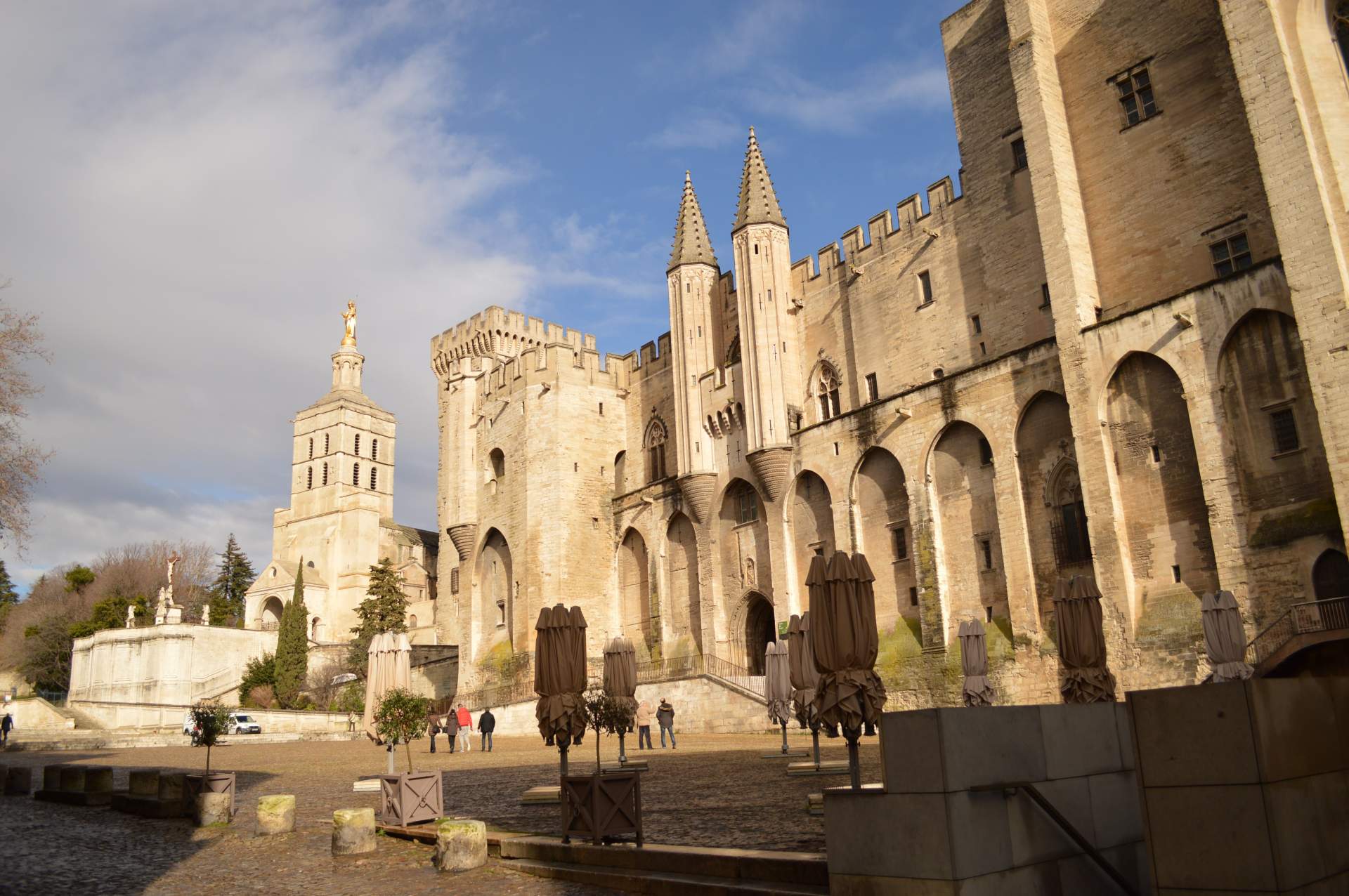 Busreis Provence - Avignon ©Eric Sicard from Pixabay