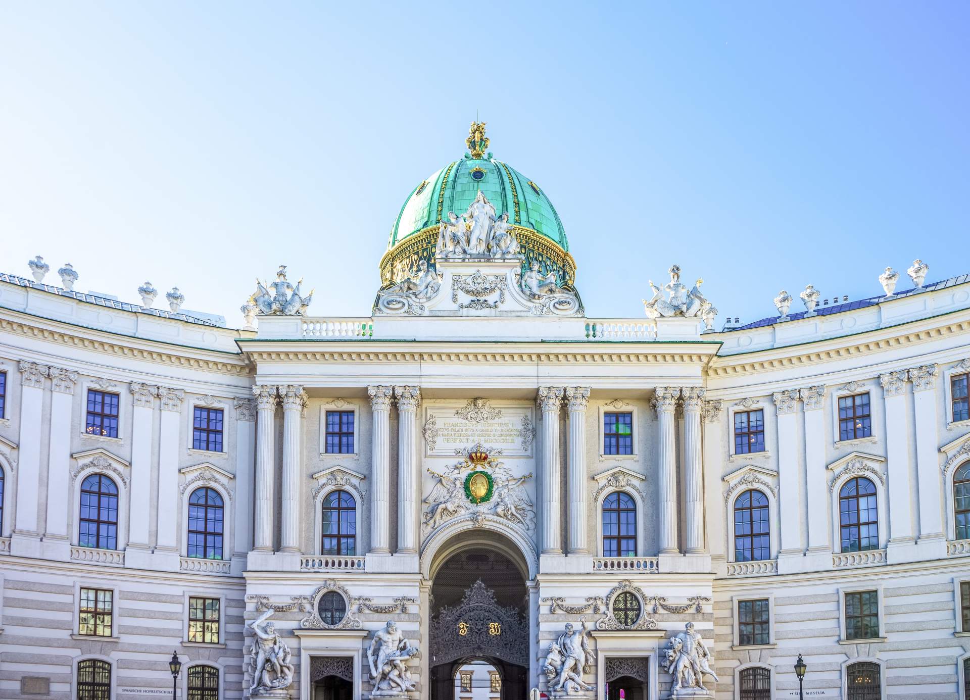 Busreis Wenen - Hofburg ©Leonhard Niederwimmer from Pixabay