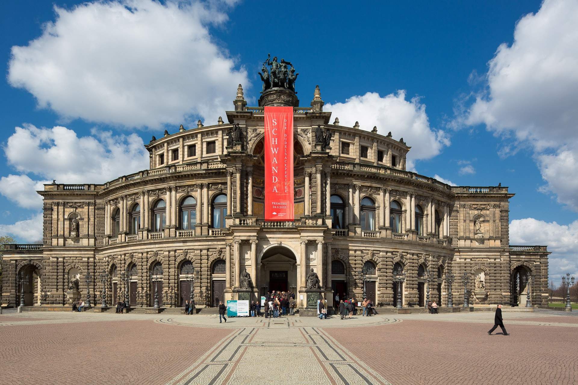 Busreis meerdaagse reis Dresden ©Frank from Pixabay